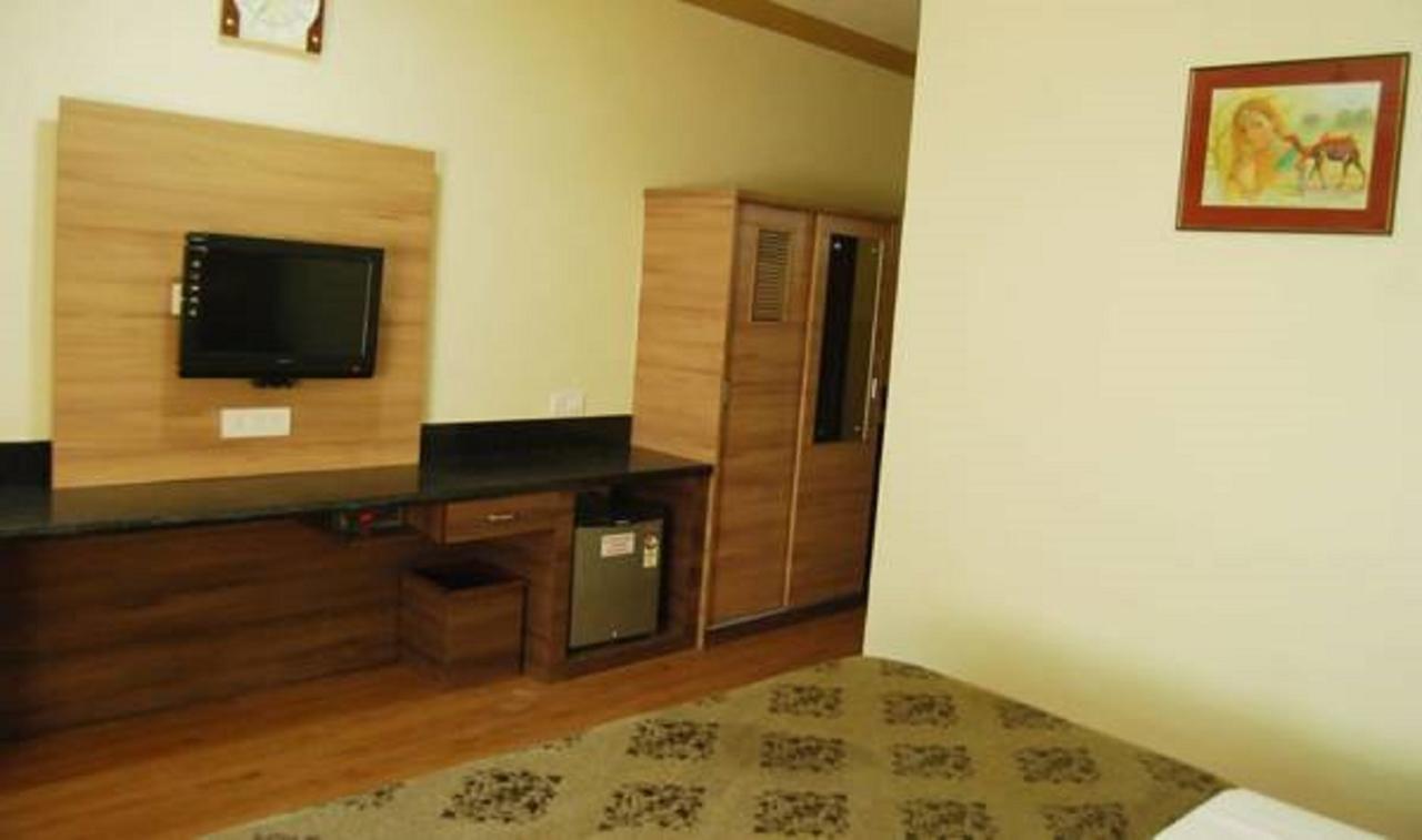 Hotel Savera Palace Mount Abu Εξωτερικό φωτογραφία