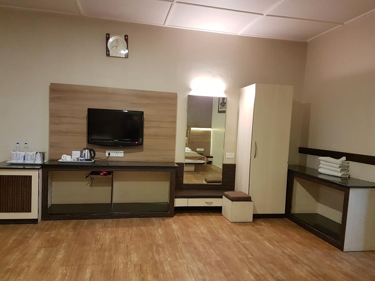 Hotel Savera Palace Mount Abu Εξωτερικό φωτογραφία