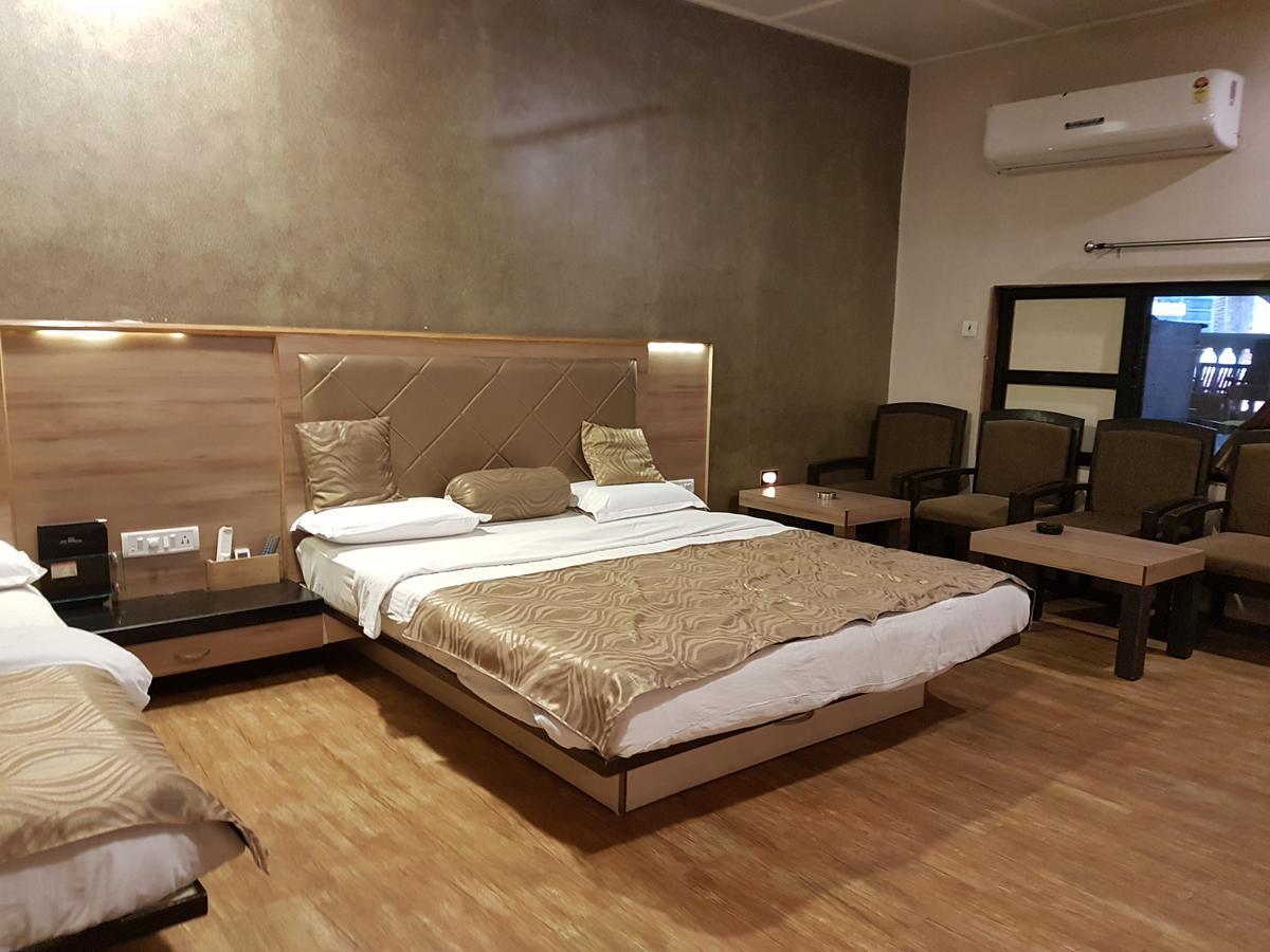 Hotel Savera Palace Mount Abu Εξωτερικό φωτογραφία