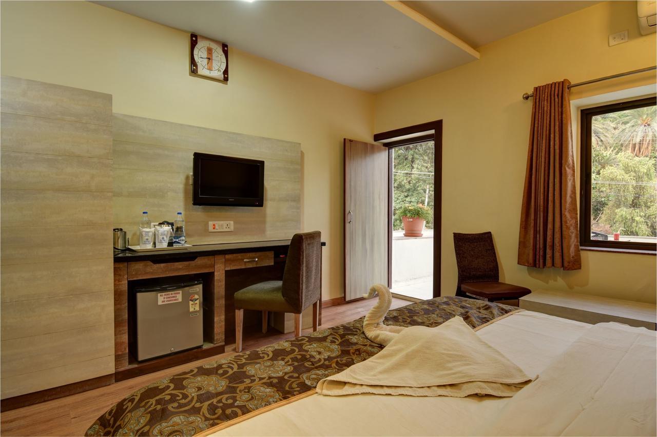 Hotel Savera Palace Mount Abu Εξωτερικό φωτογραφία