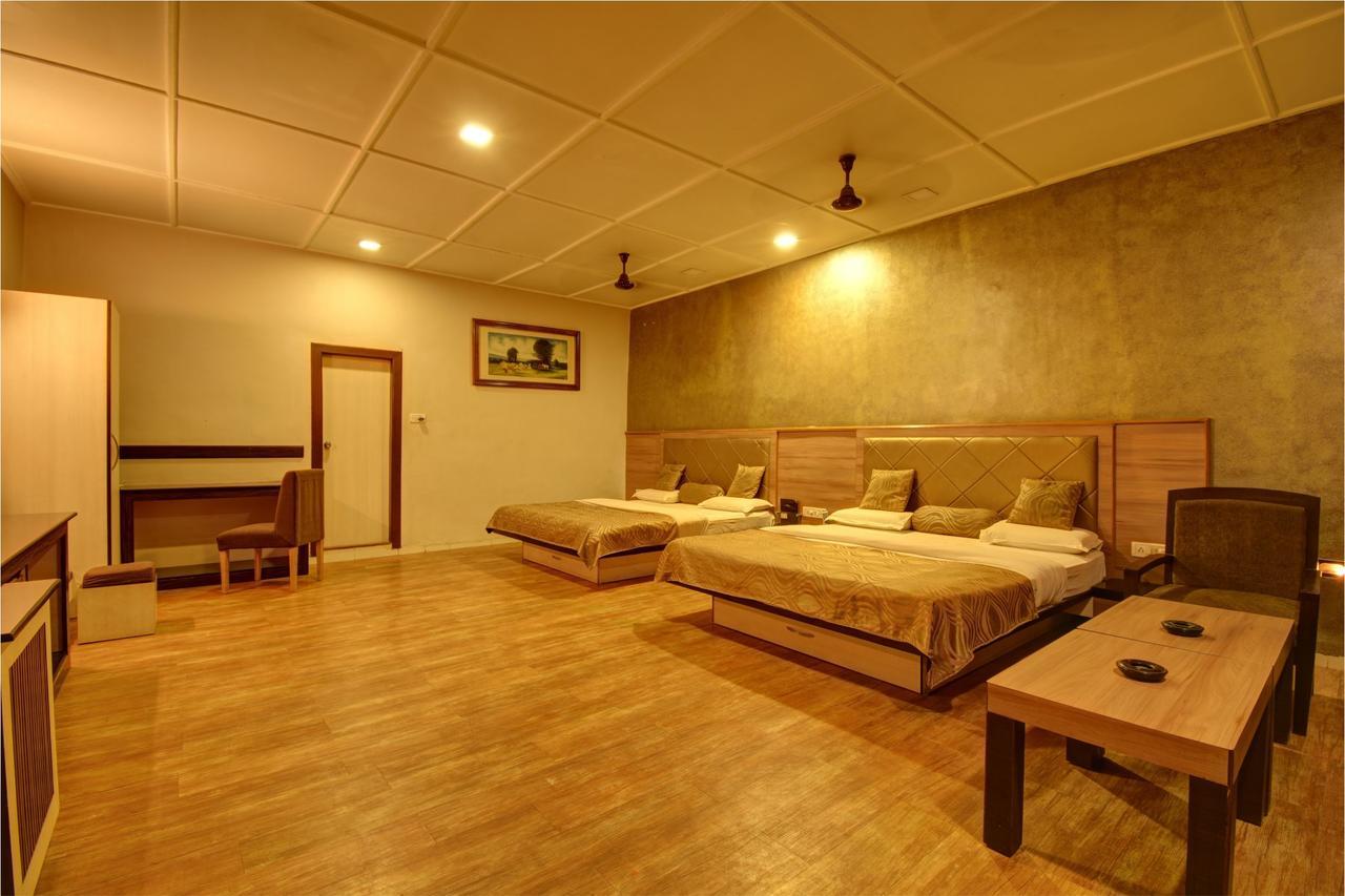 Hotel Savera Palace Mount Abu Εξωτερικό φωτογραφία