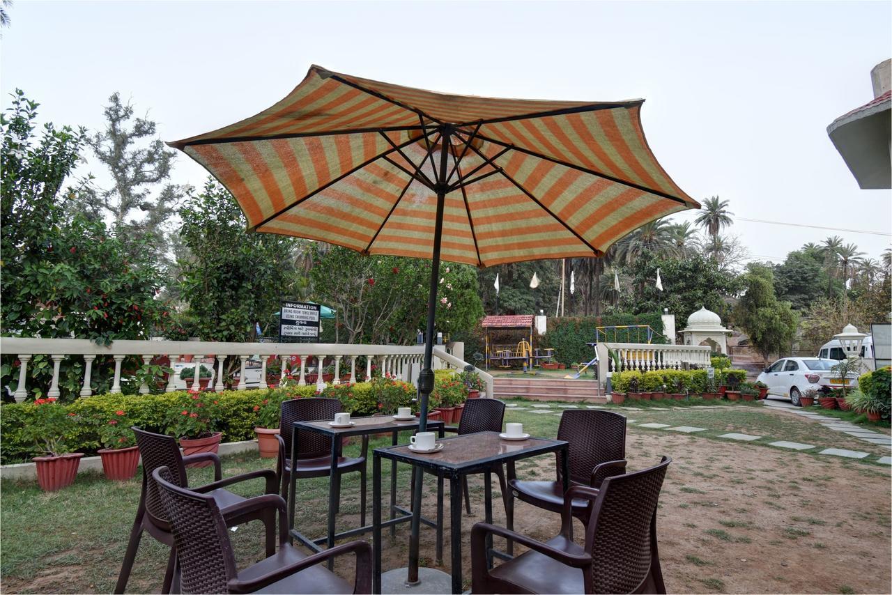 Hotel Savera Palace Mount Abu Εξωτερικό φωτογραφία